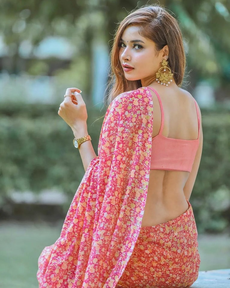 Call Girls In Majnu Ka Tilla 9873322352 Delhi 